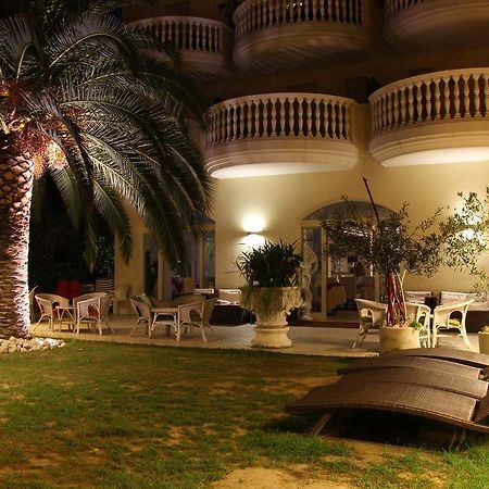 Hotel Eva Alba Adriatica Kültér fotó