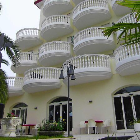Hotel Eva Alba Adriatica Kültér fotó