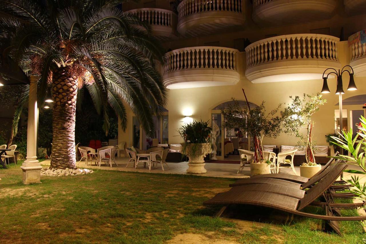 Hotel Eva Alba Adriatica Kültér fotó