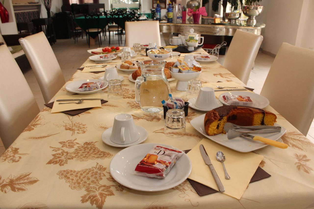 Hotel Eva Alba Adriatica Kültér fotó