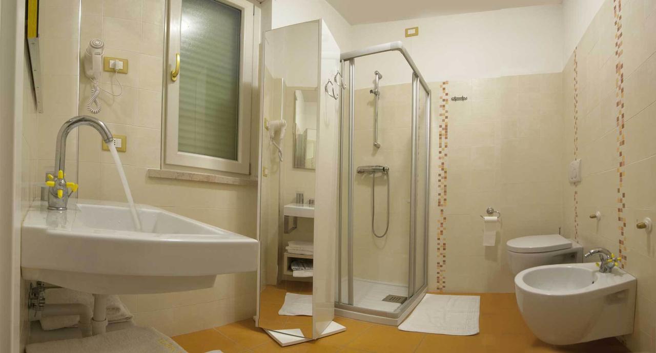 Hotel Eva Alba Adriatica Kültér fotó