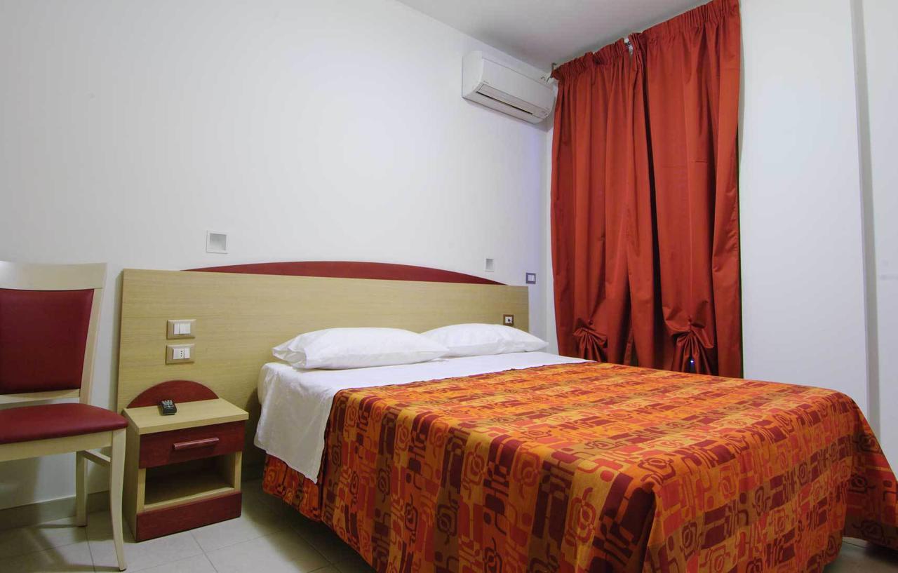 Hotel Eva Alba Adriatica Kültér fotó